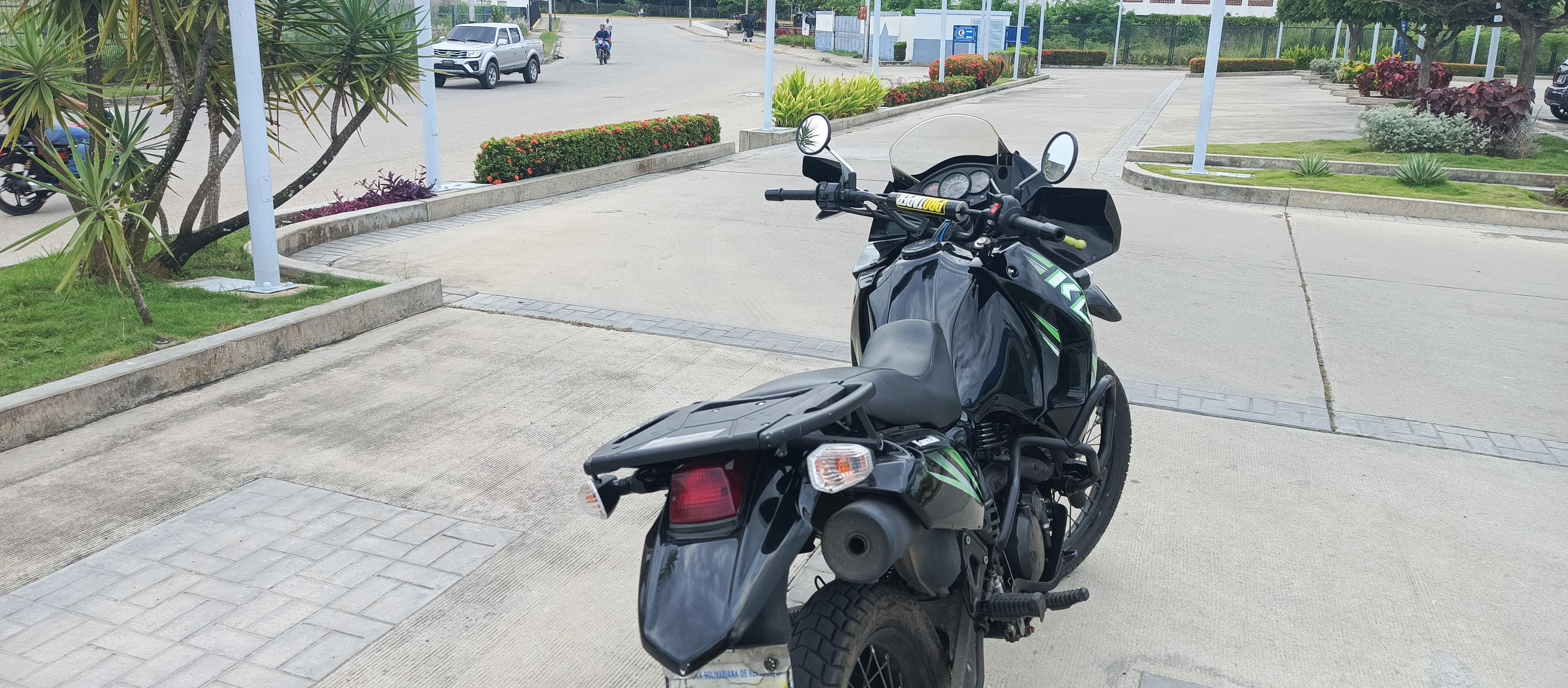 Kawasaki KLR 650 2013 - vista 3